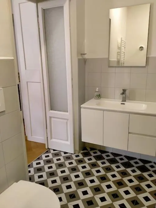 La Ca In Sul Navili Milánó 0*,